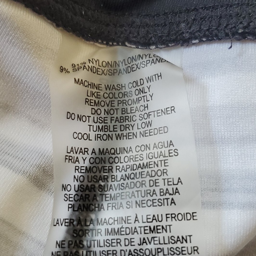 Tommy Hilfiger capri leggings.  Large - Picture 3 of 3